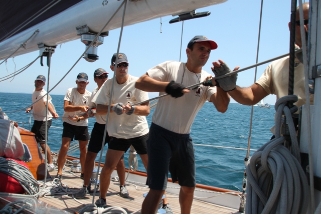 Capricia in regata a Grandi Vele a Gaeta nel 2012 (1)