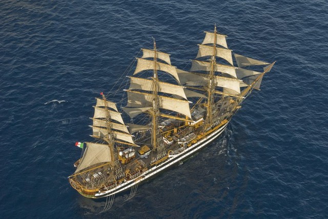 Nave Amerigo Vespucci 1