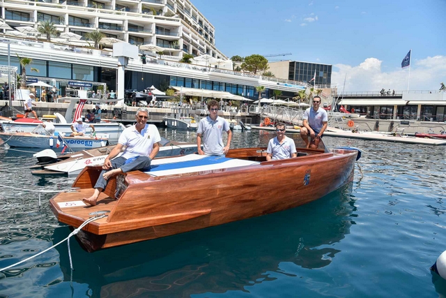 Daniele Riva con il suo staff e Marco Makaus per VDE