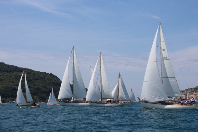 Vele dEpoca nel Golfo in regata Foto Maccione 1