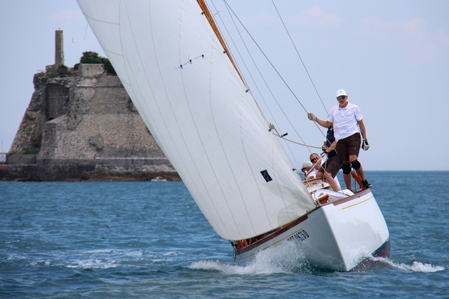 Alcyone in regata Foto Maccione