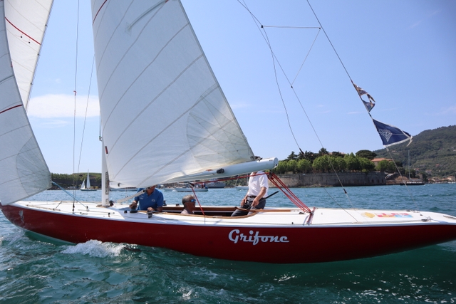 Grifone 1963 della Marina Militare Foto Maccione