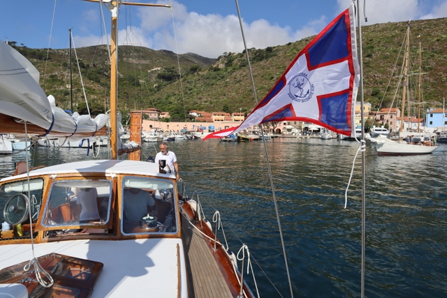 Uscita dal porto di Capraia Foto Maccione