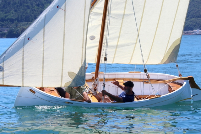 Gozzo a vela latina Foto Maccione