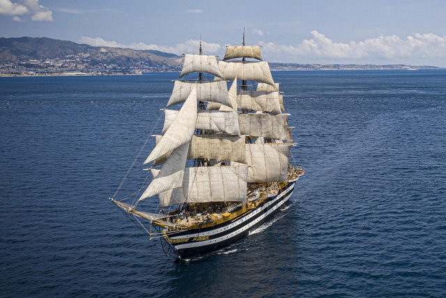 La nave scuola Amerigo Vespucci