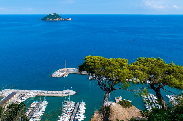 Porto Alassio e Isola Gallinara