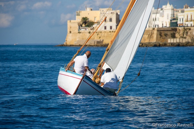 Il gozzo S. Anna in regata