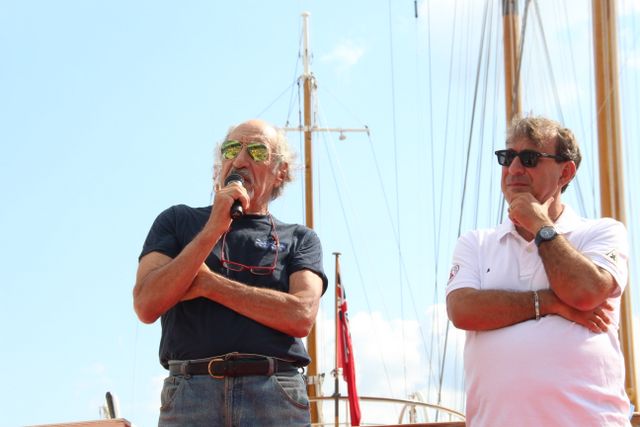 Il navigatore A. Carozzo e il giornalista C. Ricci Foto Maccione