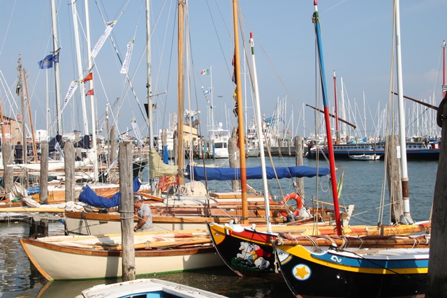 Una flotta di imbarcazioni tradizionali (Foto P. Maccione)