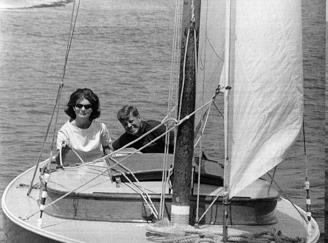 Il-presidente-Kennedy-a-bordo- del- Wianno -1