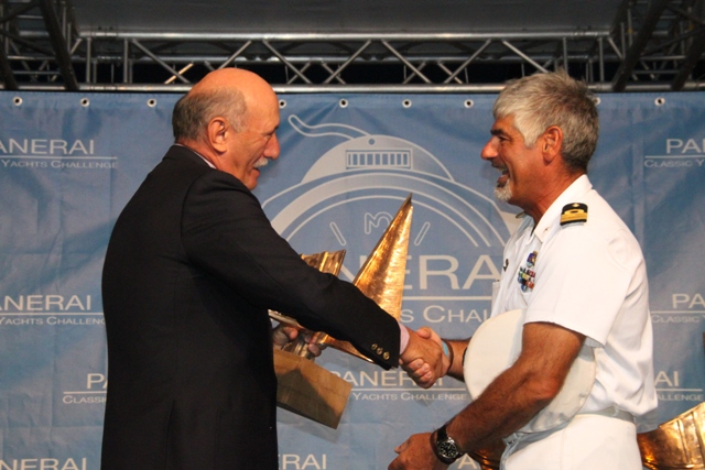 Il Comandante Montella riceve a Cannes il Trofeo Panerai 2011 vinto da Stella Polare