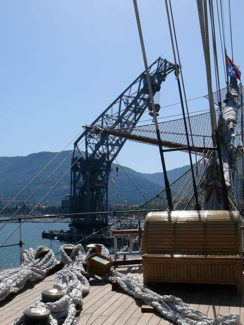 La Spezia 2009 - Langer Heinrich vista dall'Amerigo Vespucci